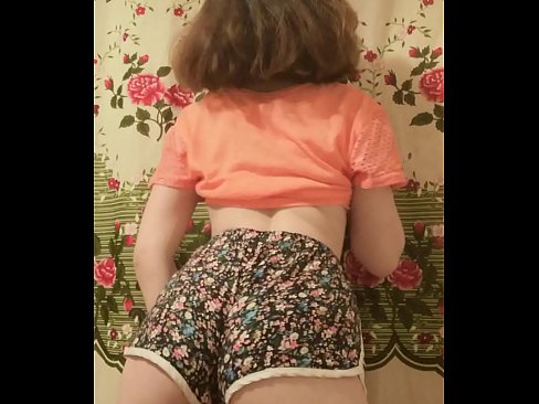 ❤️ Sexy jonge babe die haar short uittrekt voor de camera ️❌ Beautiful porno at us ❌