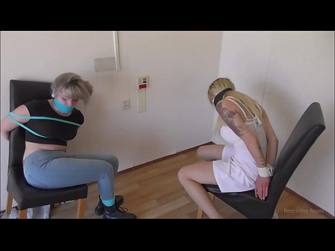 ❤️ Verslaafd / vastgebonden en de mond gesnoerd / jonkvrouw in nood ️❌ Beautiful porno at us ❌