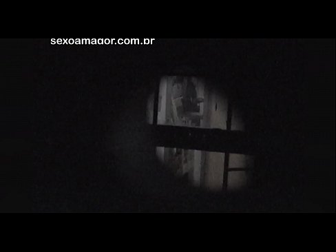 ❤️ Blondie wordt stiekem gefilmd door een voyeur uit de buurt, verstopt achter holle bakstenen ️❌ Beautiful porno at us ❌
